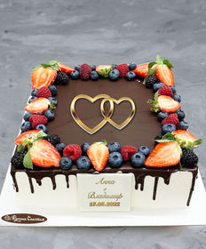 Свадебный торт «Ягодная рамка на шоколаде на свадьбу»