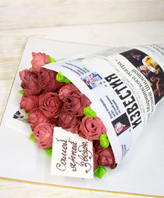 Праздничный торт «Букет в газете со статьей об имениннике индивидуальный макет»