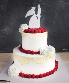 Свадебный торт «Малина и топпер»