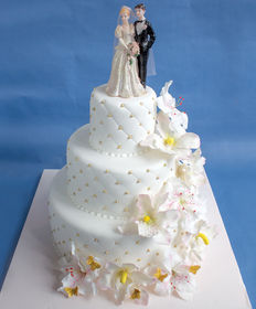 Свадебный торт «Орхидеи и лилии»