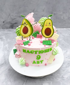 Детский торт «Пара авокадо со сладостями»